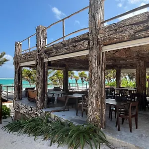 Amana , Front Hotel